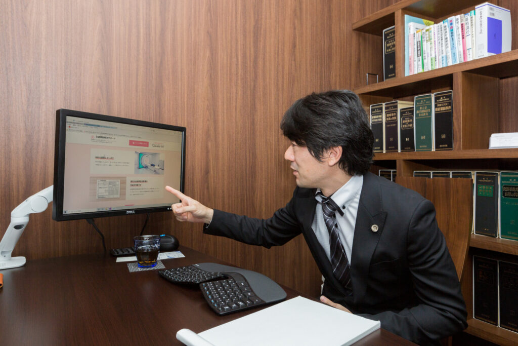 会社に対して民事上の損害賠償請求を行います