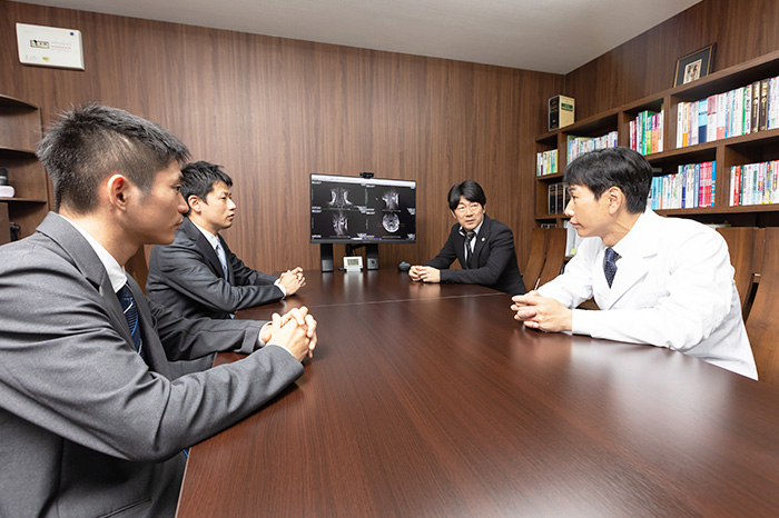 労災保険給付の申請手続きの流れは？